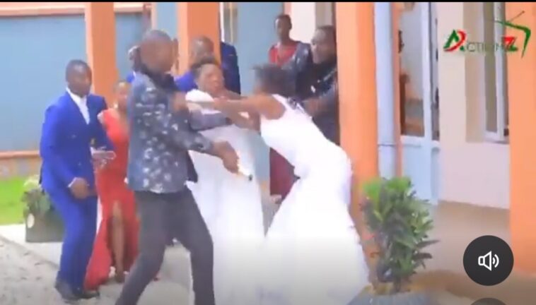 Video: Bewitched bride beats up groom shockingly in front of people Video: Bewitched bride beats up groom shockingly in front of people