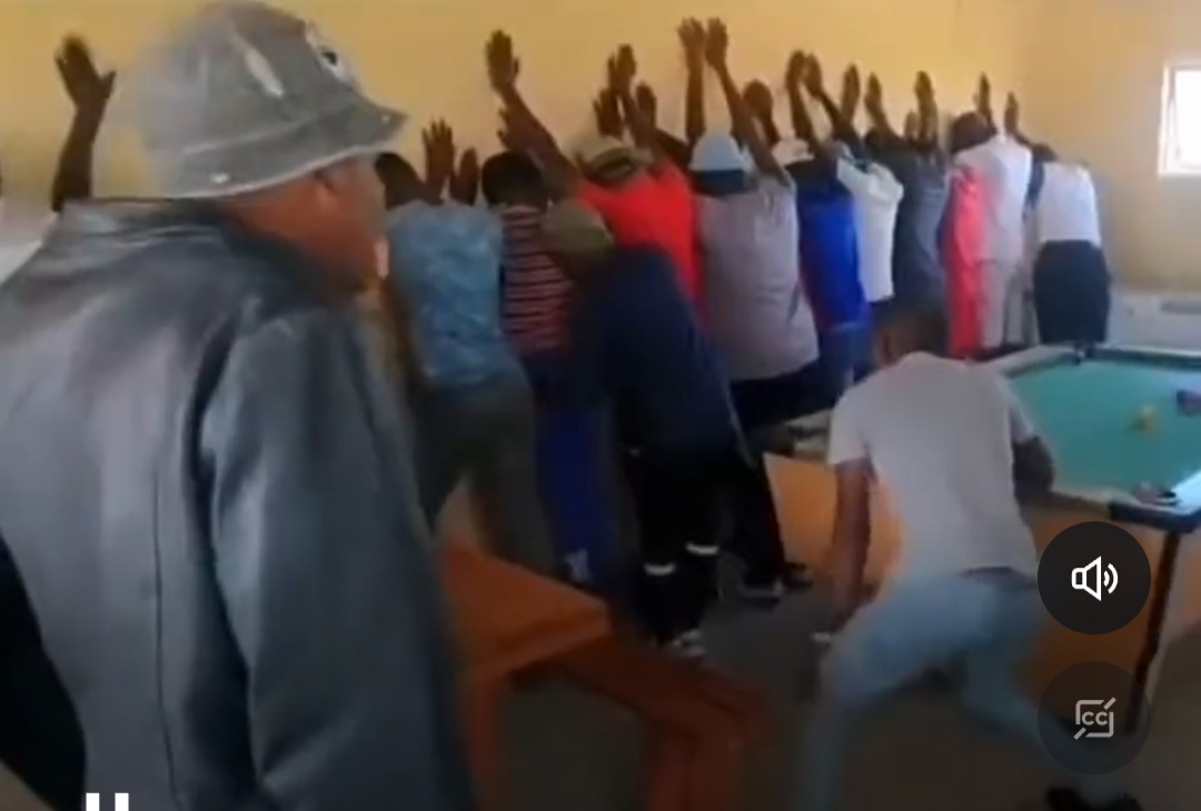 VIDEO: South African robbers force their hostages to twerk for them