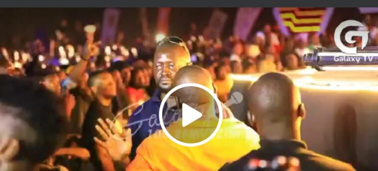 VIDEO: Watch disrespectful Bajjo get bounced at Jose Chameleon’s ‘Gwanga mujje’ concert VIDEO: Watch disrespectful Bajjo get bounced at Jose Chameleon’s ‘Gwanga mujje’ concert