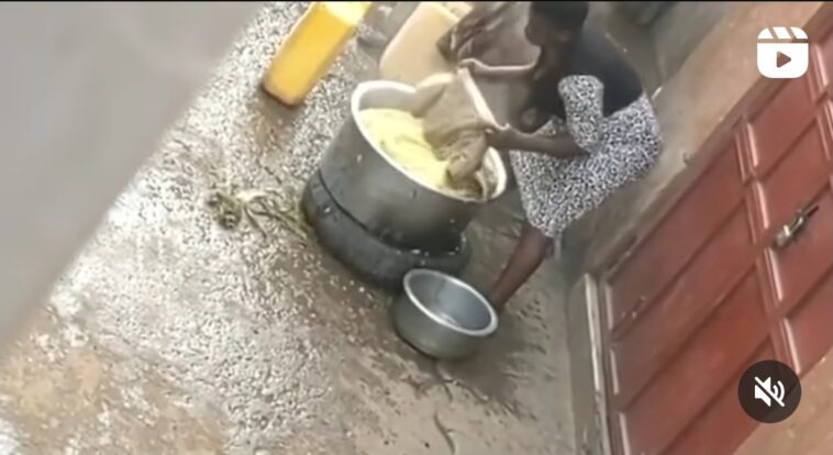 Video: No way – woman does dirty things to commercial food in a restaurant Video: No way – woman does dirty things to commercial food in a restaurant