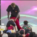 Video: Gravity Omutujju attempts to chew queen dancer in stage Video: Gravity Omutujju attempts to chew queen dancer in stage