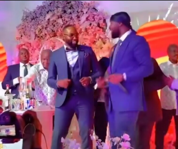 VIDEO: Watch Dr Hamza perform Eddy Kenzo’s songs at a wedding VIDEO: Watch Dr Hamza perform Eddy Kenzo’s songs at a wedding