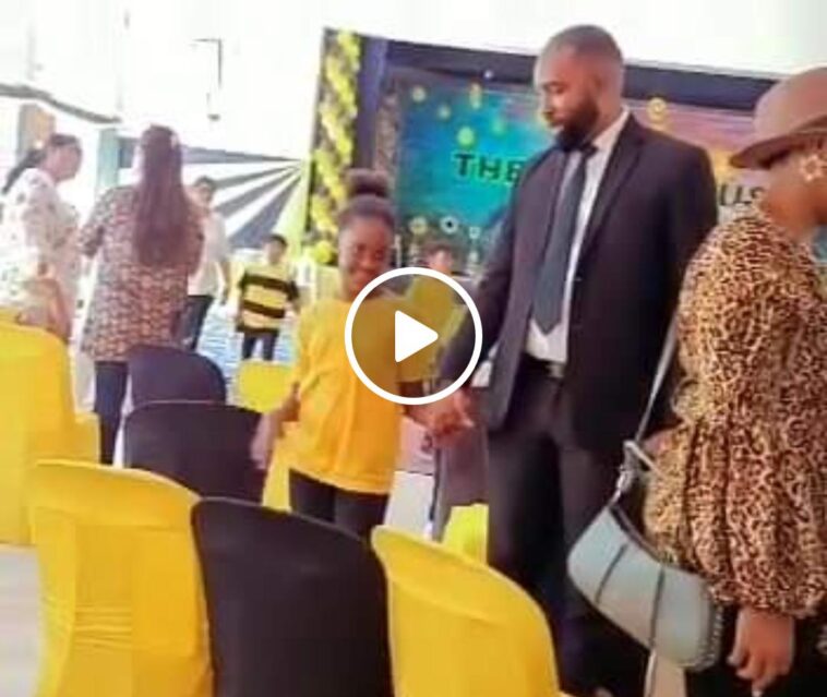 VIDEO: Hamza and Eddy Kenzo’s daughter Aamaal Musuuza share father – daughter moments VIDEO: Hamza and Eddy Kenzo’s daughter Aamaal Musuuza share father – daughter moments