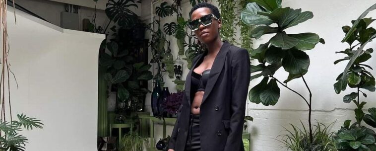 PHOTO: Azawi shows off her juicy b00bs in public PHOTO: Azawi shows off her juicy b00bs in public