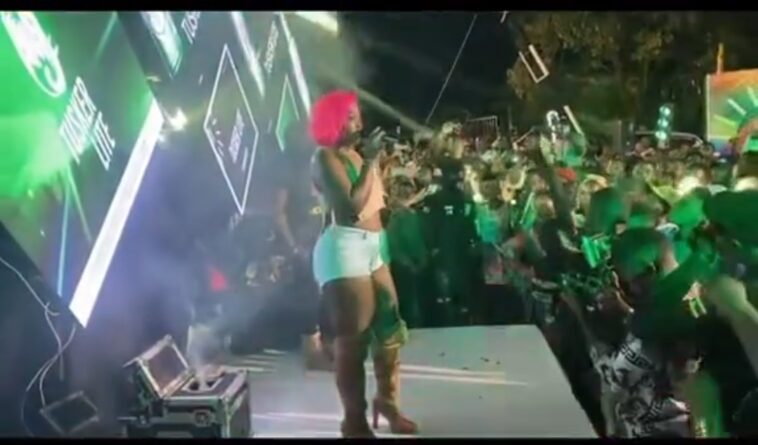 VIDEO: Winnie Nwagi back at it again, thumps up fan VIDEO: Winnie Nwagi back at it again, thumps up fan