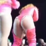 VIDEO: Singer Shakira Shakira appears on stage with bare b00ty VIDEO: Singer Shakira Shakira appears on stage with bare b00ty