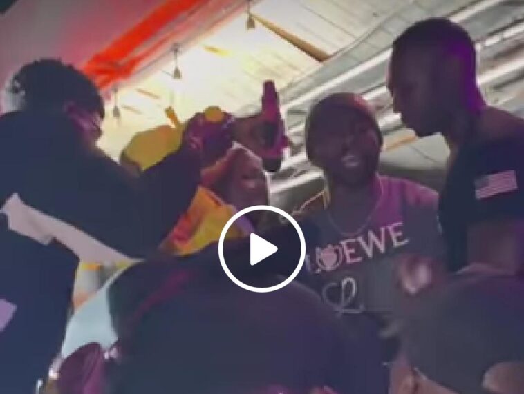 VIDEO: Watch fan chew Lydia Jazmine live on stage VIDEO: Watch fan chew Lydia Jazmine live on stage