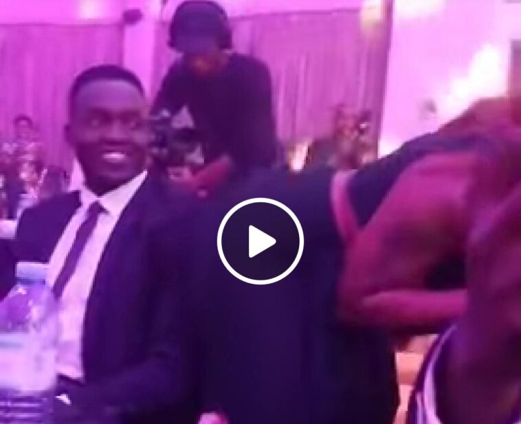 VIDEO: Watch man reject touching Winnie Nwagi’s Nyash in public VIDEO: Watch man reject touching Winnie Nwagi’s Nyash in public