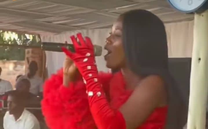 VIDEO: Singer Grace Khan gives her life to Pastor Bugingo VIDEO: Singer Grace Khan gives her life to Pastor Bugingo